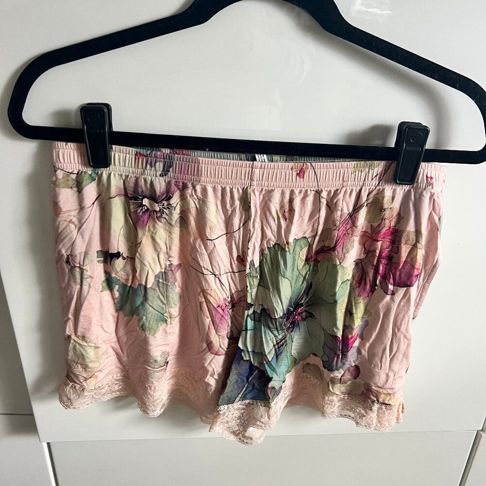 SOMA Cool Nights Lace Trimmed Floral Pajama Shorts-MEDIUM